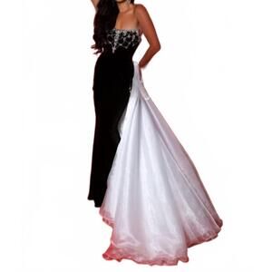 NEW JOHNATHAN KAYNE strapless organza gown in black